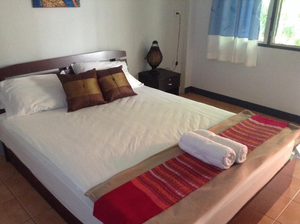 Hi Guesthouse Airport Chiang Mai Zimmer foto